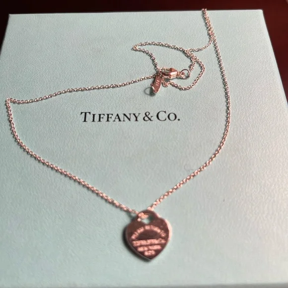 Tiffany & Co 16” 925 sterling silver and mini Return to Tiffany ❤️charm Delicate